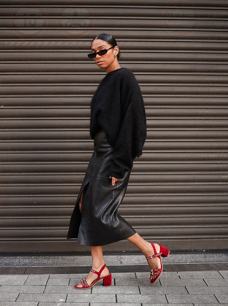 Viola burgundy suede