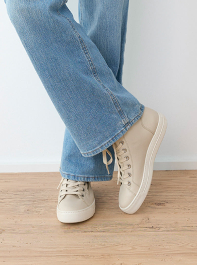 Chalet cream leather