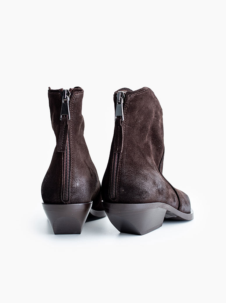 Cyrus chocolate suede