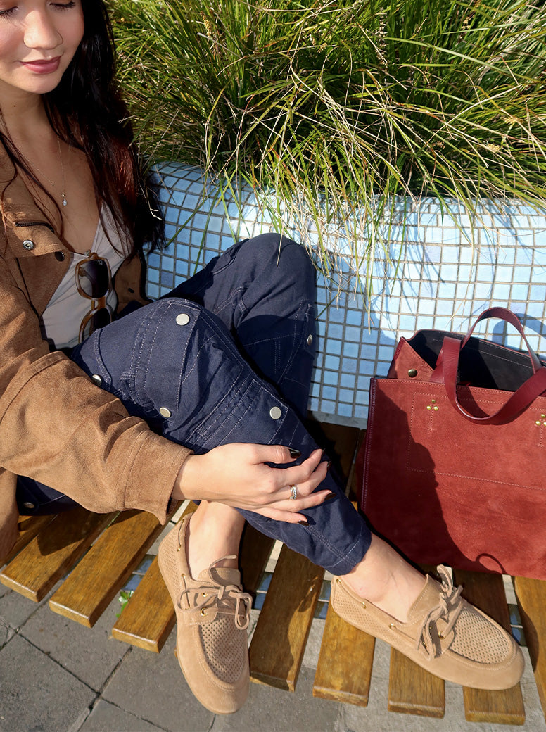Lea tan suede