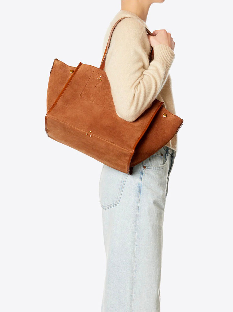 Leon Medium caramel suede