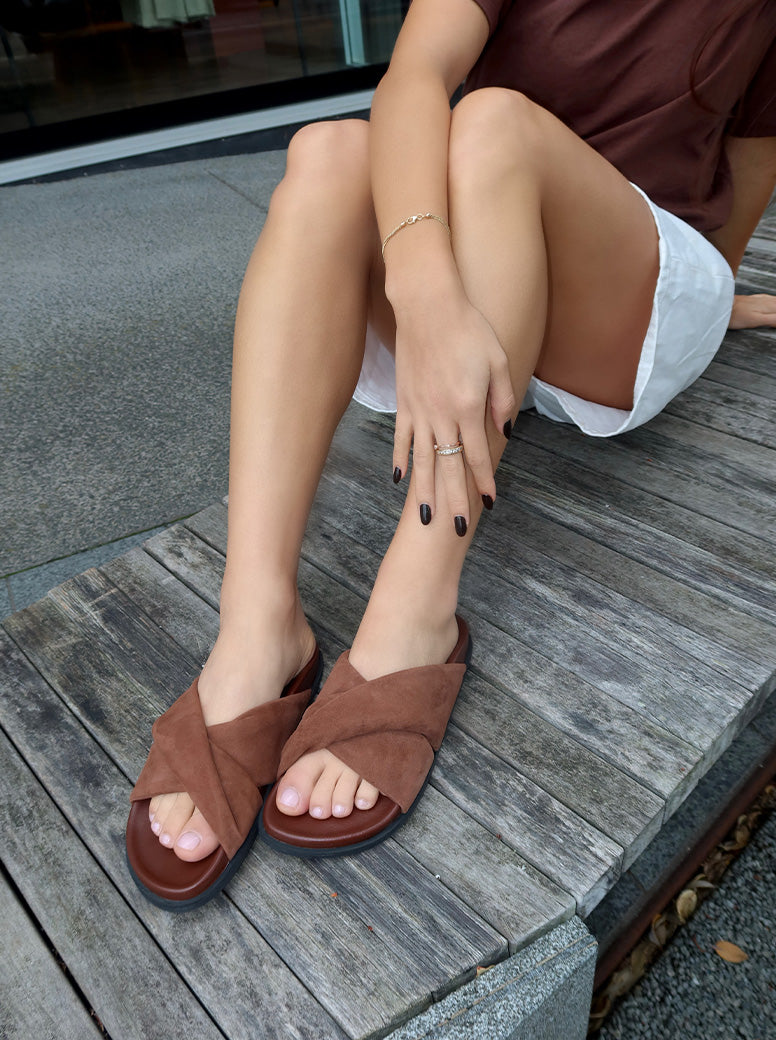 Lizzie chocolate suede