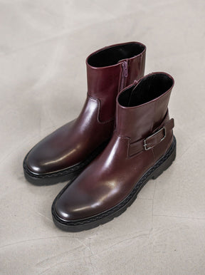 Molly burgundy
