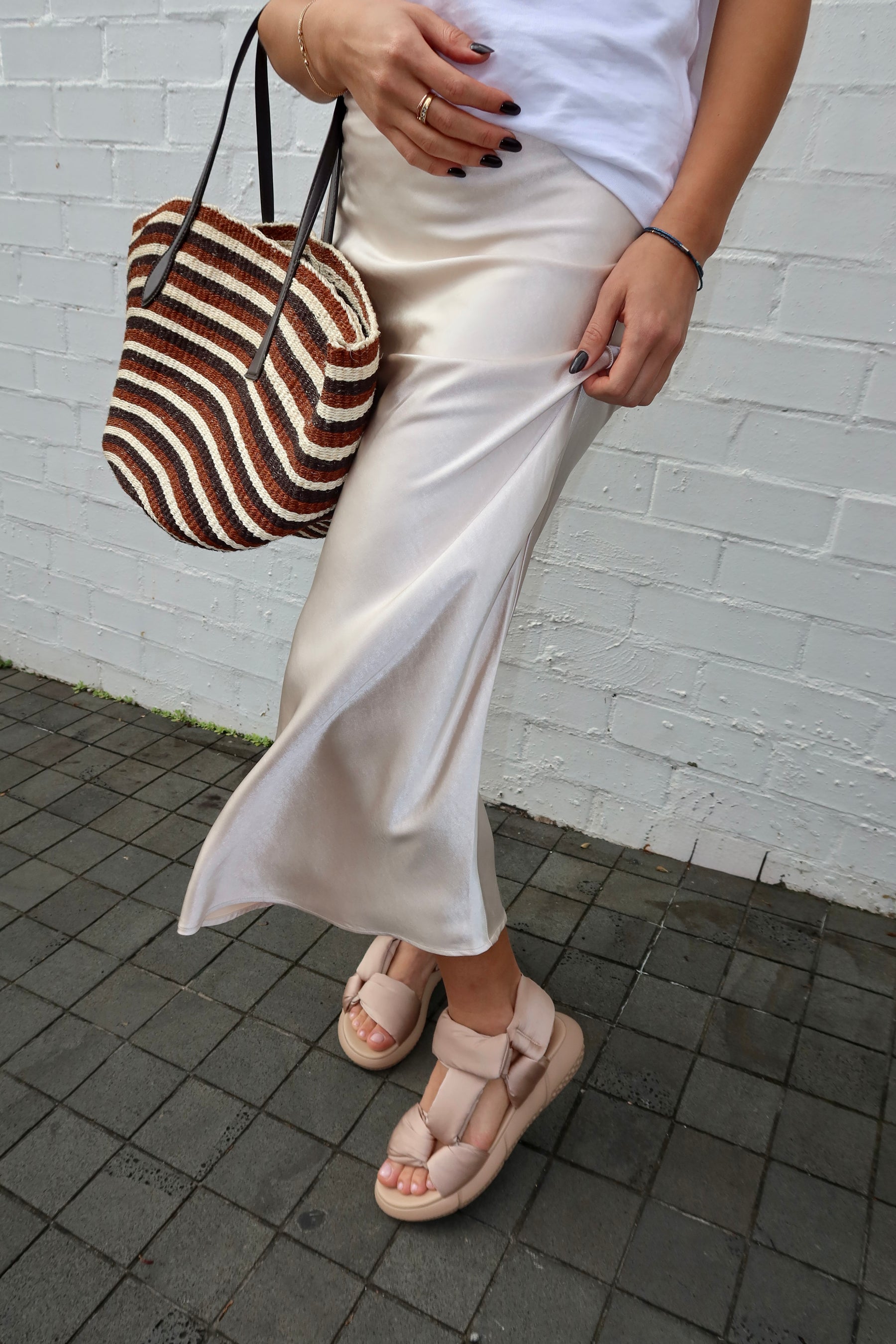 Swing nude satin