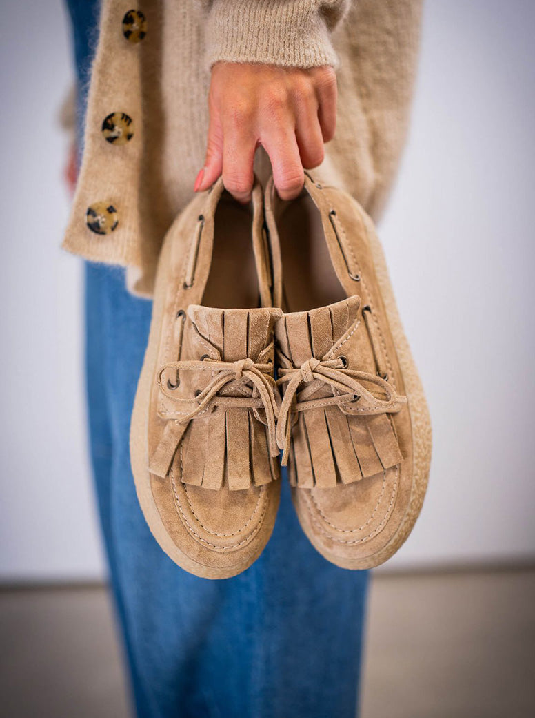 Piper beige suede