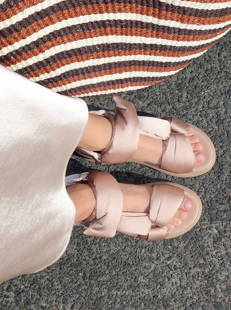 Swing nude satin
